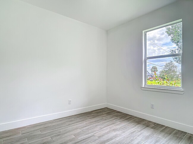 Building Photo - 260 Rotonda Blvd W