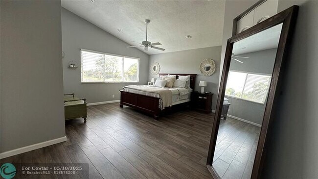 Building Photo - 6276 Via Palladium