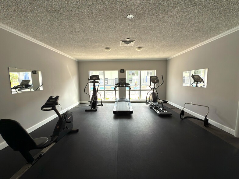 GYM - 805 W Oakland Park Blvd