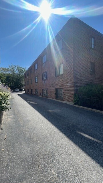 Building Photo - 25 Linden Ave
