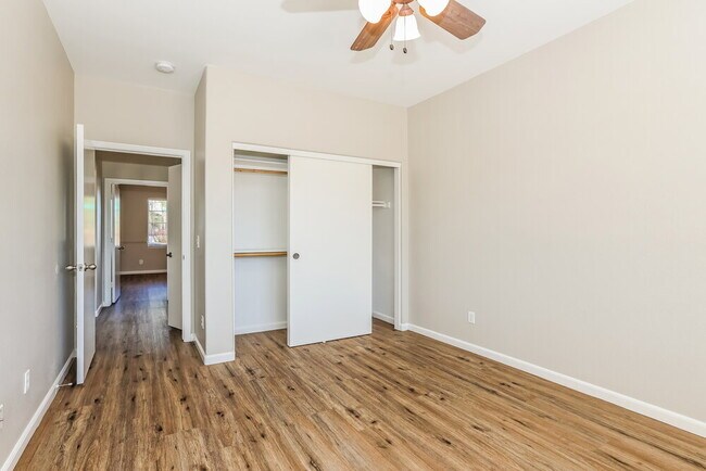 Building Photo - 12901 W Ash St