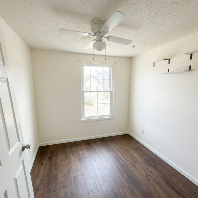 Building Photo - 594 Cascade Way