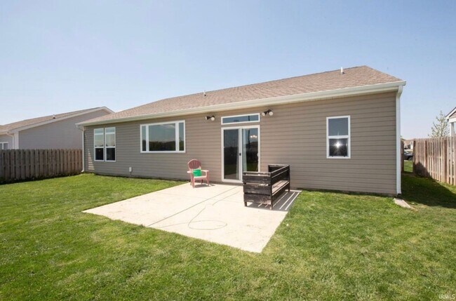 Building Photo - Beautiful Ranch Home with Open Floor Plan, Private Backyard & Luxurious Primary Suite