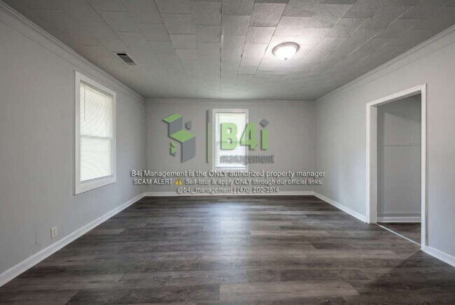 Building Photo - 108 International St