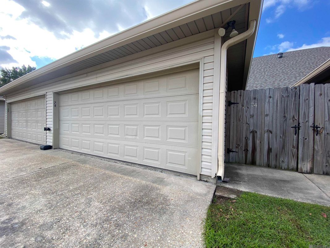 Building Photo - 4848 Windsor Village Dr