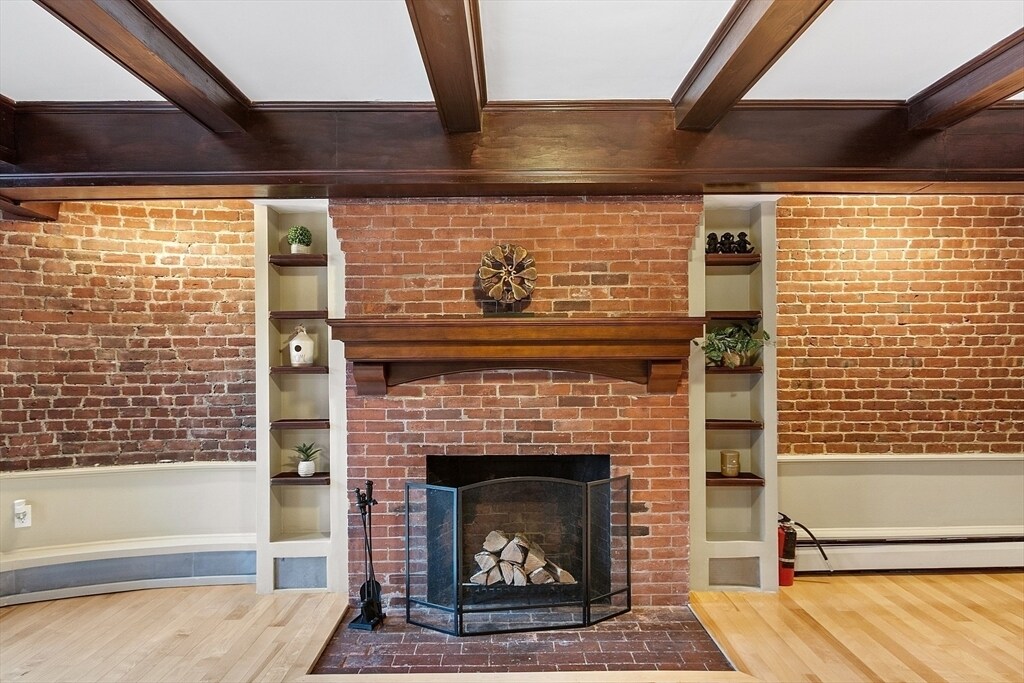 Building Photo - 337 Beacon St