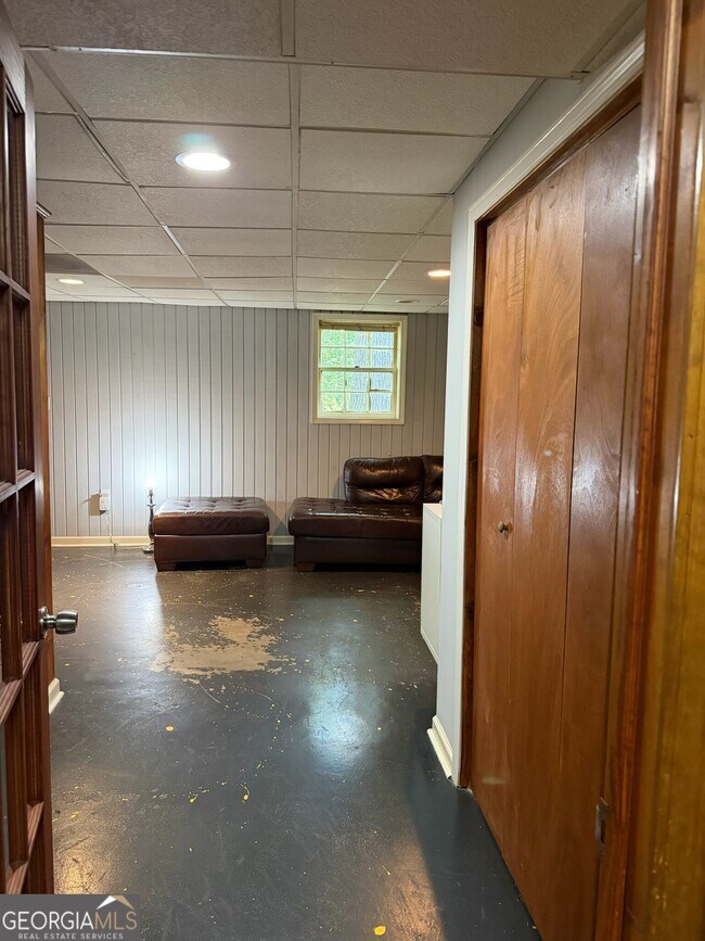 Building Photo - 8282 Dawn Dr