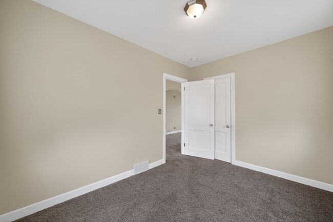 Building Photo - Updated Charming 2BR House in Plain Twp/Canton