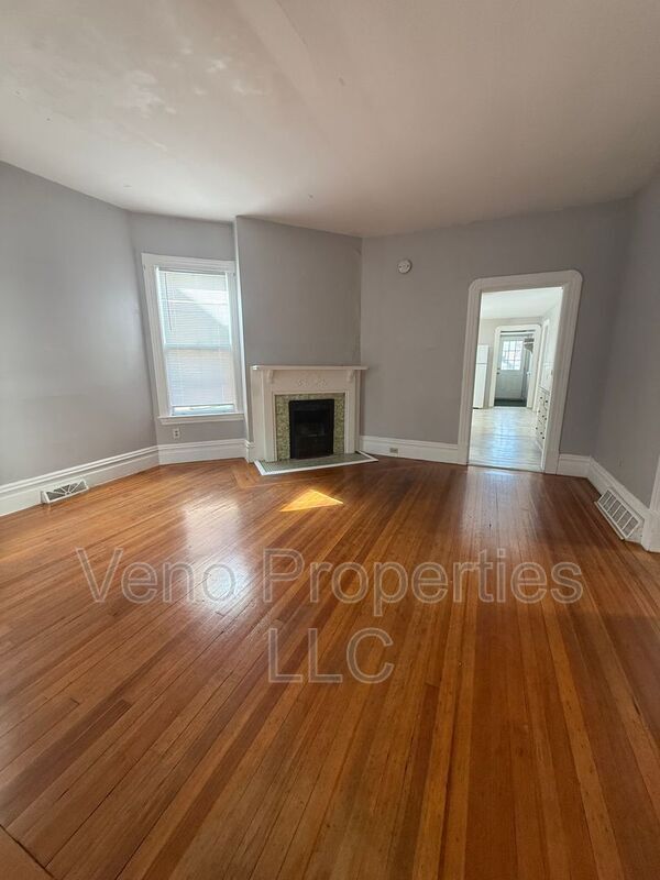 Building Photo - 1075 Park Ave