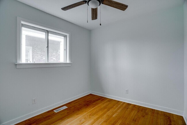 Building Photo - 2403 Flint St