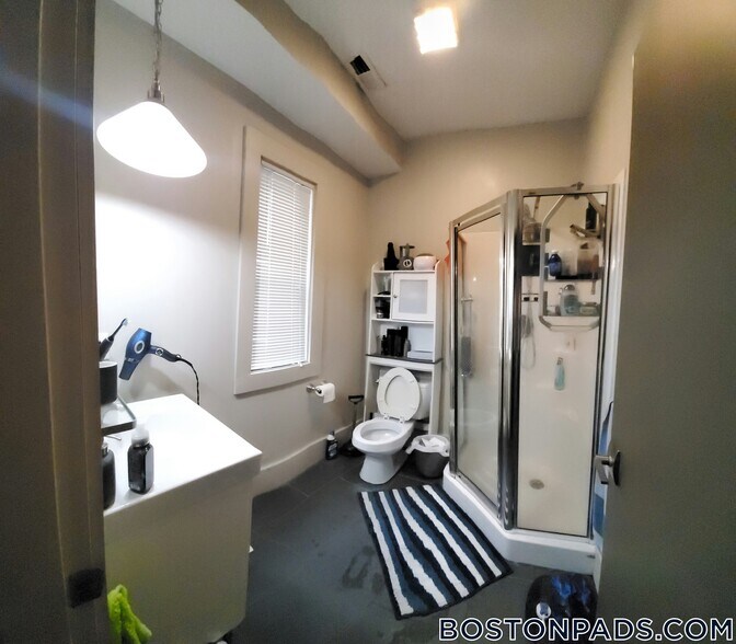 Building Photo - 21 Greylock Rd