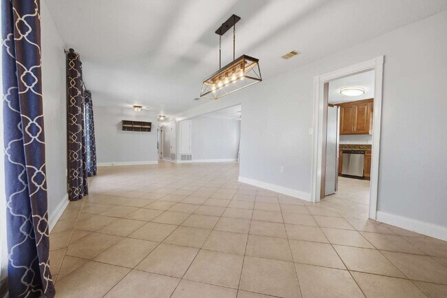 Building Photo - "Charming 4-Bedroom Shalimar Retreat- Power Included With Rent!"
