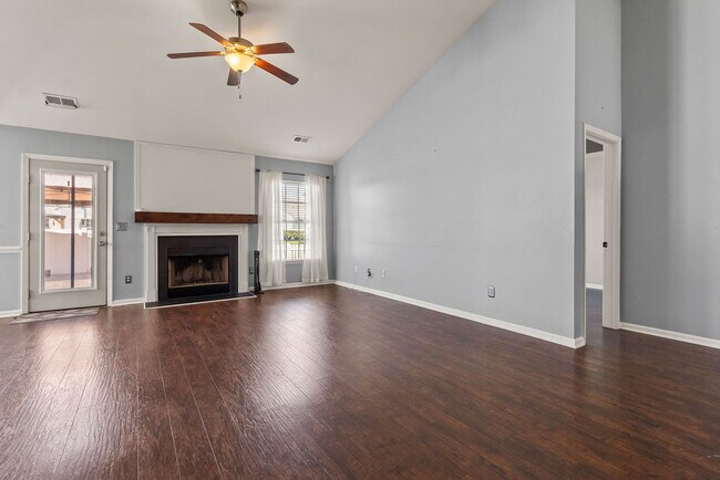 Building Photo - Winslow Home