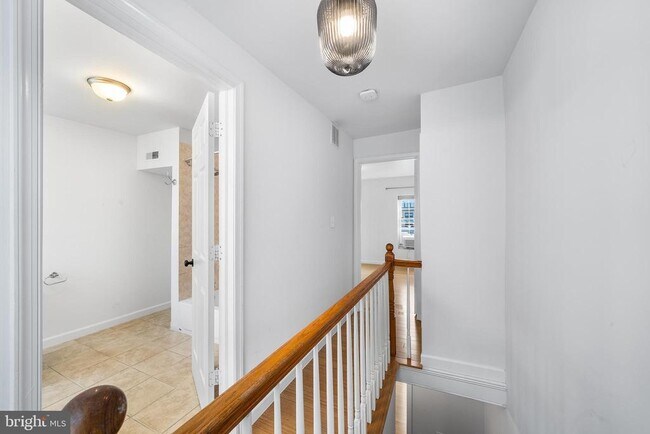 Building Photo - 2454 Amber St