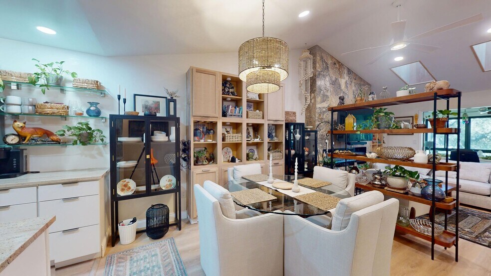 Building Photo - 385 E Hartford St