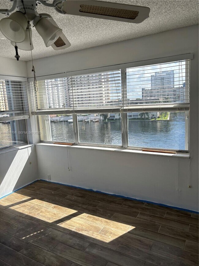 Building Photo - 111 Golden Isles Dr