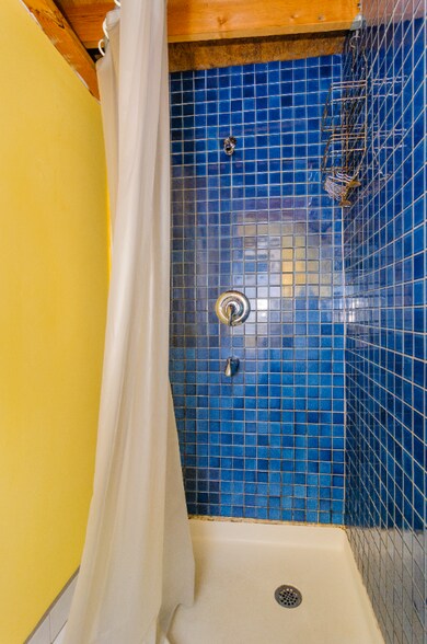 Building Photo - 16b Ravenscroft Dr