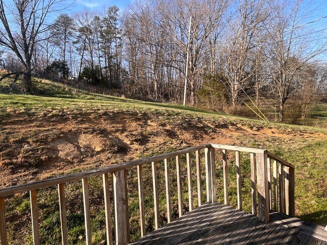Building Photo - Beautiful Three Bedroom Home in London, KY