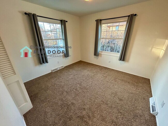 Building Photo - Modern 2 Bed / 1 Bath Duplex | Prime Great Falls Location |