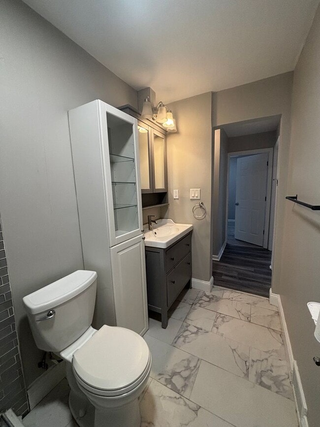 Building Photo - 3 Bedroom Single Family Home