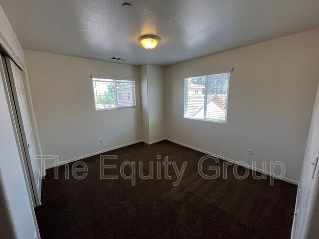 Building Photo - 2133 W Lark Ave