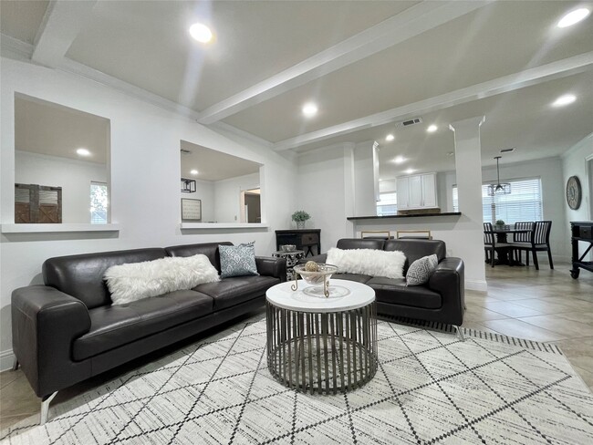 Building Photo - 6210 Queensloch Dr