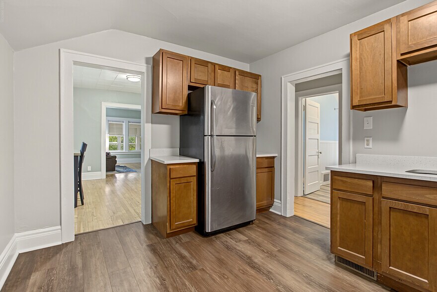 Building Photo - 560 Stryker Ave