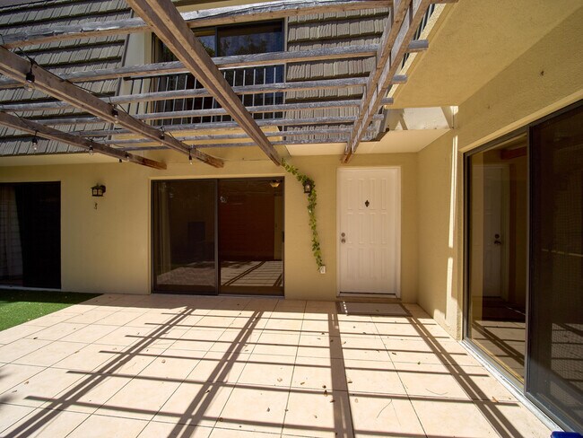 Building Photo - 1520 15th Terrace