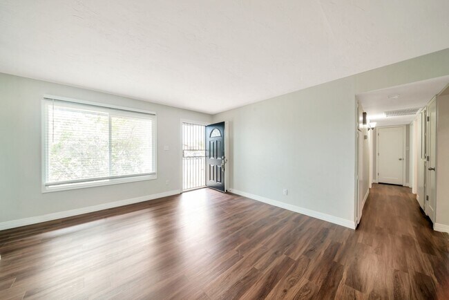 Building Photo - Great 6 Bedroom home near ASU with large BASEMENT