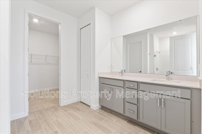 Building Photo - 2037 Fuchsia Pl NW