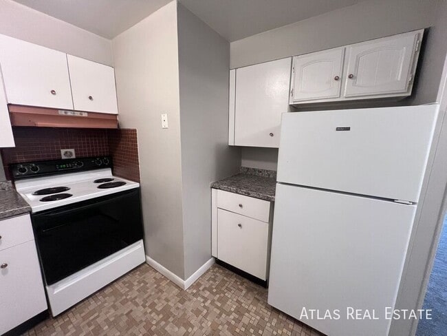 Building Photo - 839 E San Miguel St