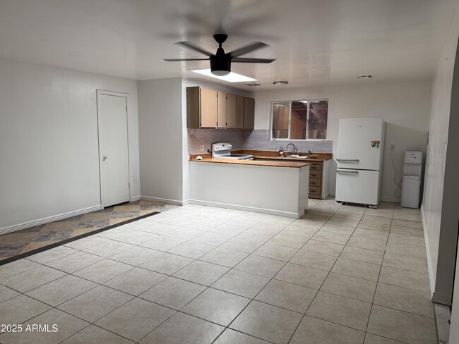 Building Photo - 5131 W Earll Dr