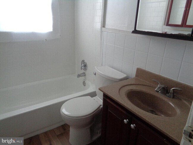Building Photo - 2245 Graythorn Rd