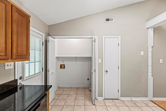 Building Photo - 130-132-132 Pine Crest Dr