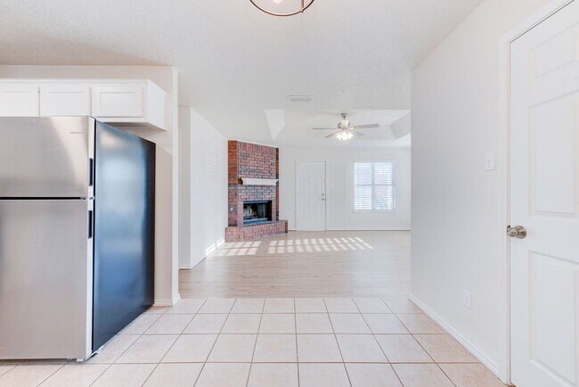 Building Photo - Updated 3/2/1 in Shadow Hills!
