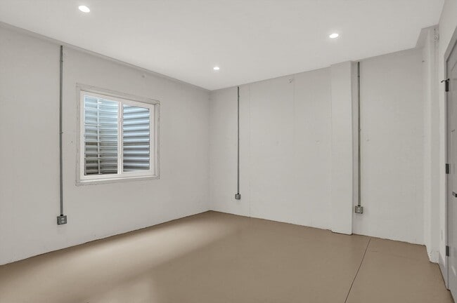 Building Photo - Brand New 4 bedroom 4 bath  Build near Eli...