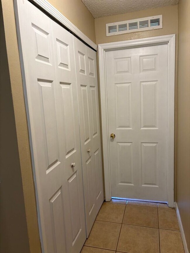 Building Photo - Single Family Home in Poinciana