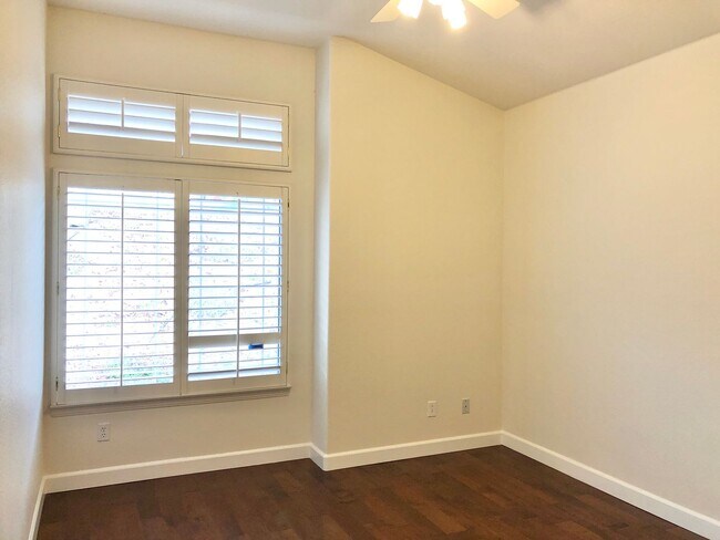 Building Photo - Wonderful Single Story Home, Quiet Neighbo...