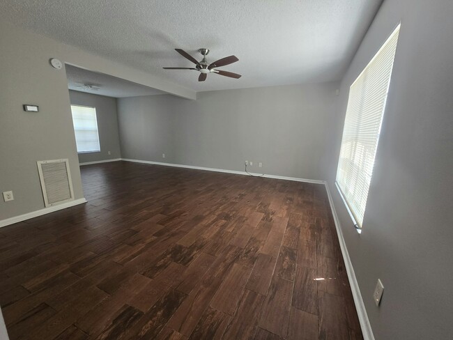 Building Photo - 4901 Dewey Rose Ct