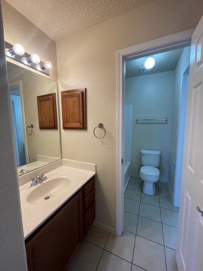 Building Photo - 9620 Sundoro Pl NW