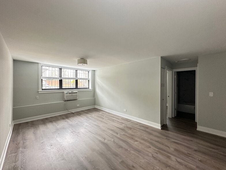 Building Photo - 503 W Barry Ave