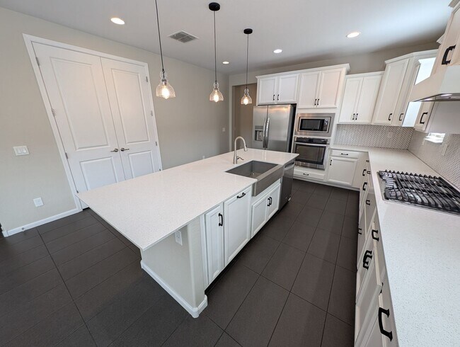 Building Photo - 3 Bedroom Home in the Eastmark Community Near E Ray Rd and S Signal Butte Rd!