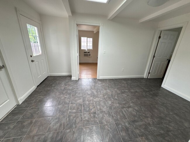 Building Photo - AVAILABLE! OPEN HOUSE SUNDAY 4:30-6:00 PM