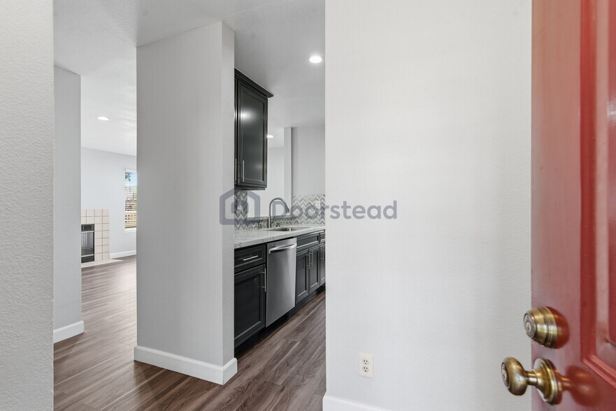 Building Photo - 675 Newbury Ln