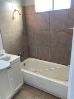 Building Photo - OUTSTANDING 1 BEDROOM AND 1 BATHROOM FOR L...