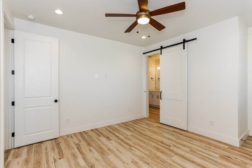 Building Photo - 7177 9th Hole Dr