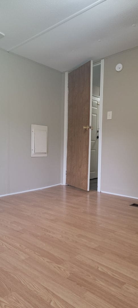 Building Photo - 2 Bedroom, 1 bath Mobile Home in Yorktowne...