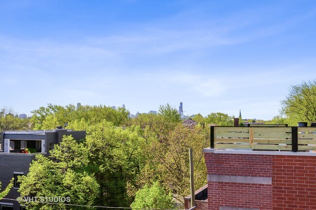 Building Photo - 3820 N Greenview Ave