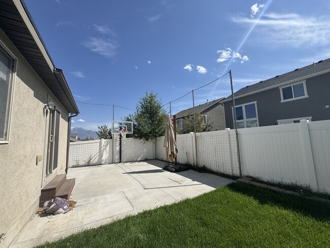 Building Photo - 4931 W Berry Creek Dr