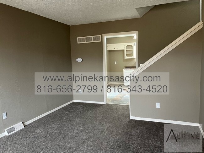 Building Photo - Updated Independence Duplex, Fort Osage SD